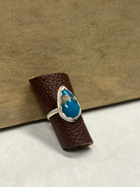 Size 6 Kingman Turquoise Ring W/ Thin Twist Wire